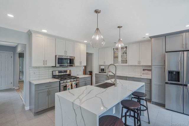 318 Sheep Pasture Road, East Setauket, NY 11733