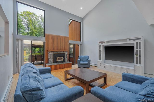 318 Sheep Pasture Road, East Setauket, NY 11733