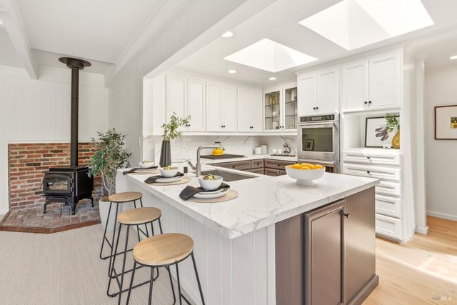 26 College Ct, Larkspur, CA 94939