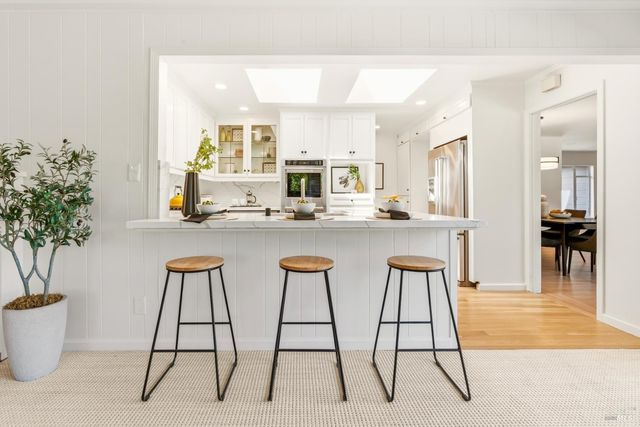 26 College Ct, Larkspur, CA 94939