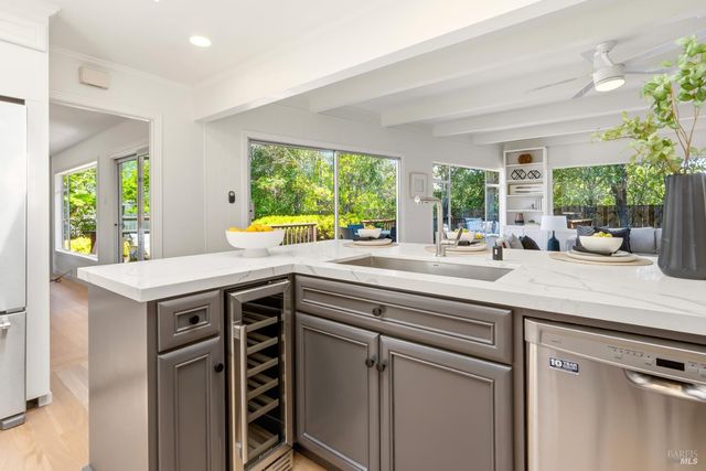 26 College Ct, Larkspur, CA 94939