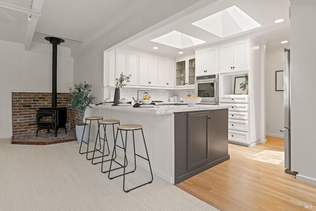 26 College Ct, Larkspur, CA 94939