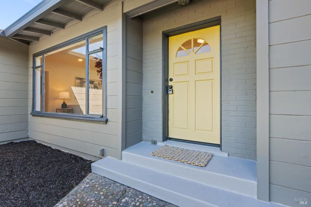 26 College Ct, Larkspur, CA 94939