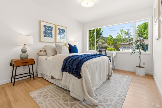 26 College Ct, Larkspur, CA 94939