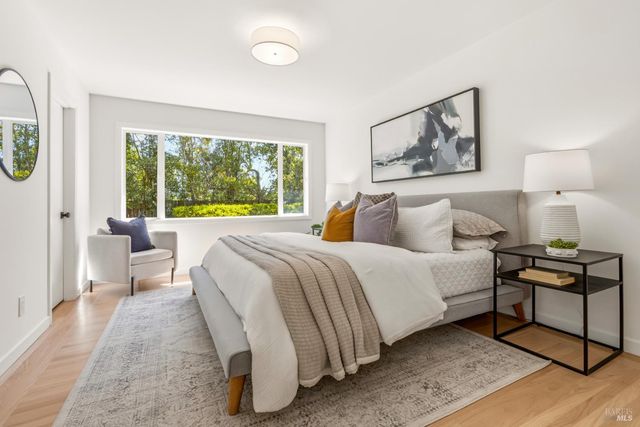 26 College Ct, Larkspur, CA 94939