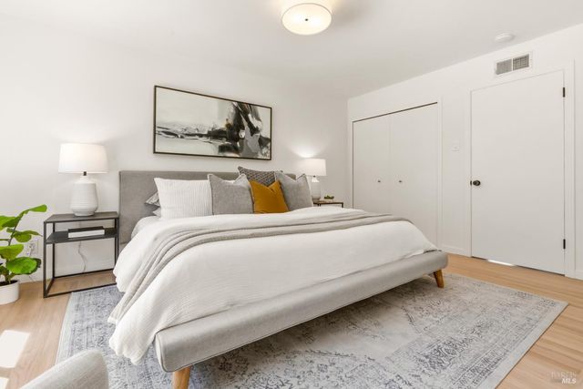 26 College Ct, Larkspur, CA 94939