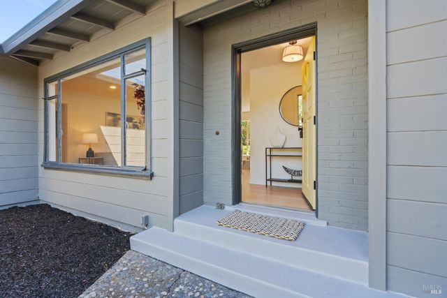 26 College Ct, Larkspur, CA 94939