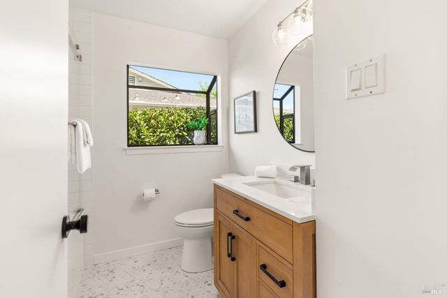 26 College Ct, Larkspur, CA 94939