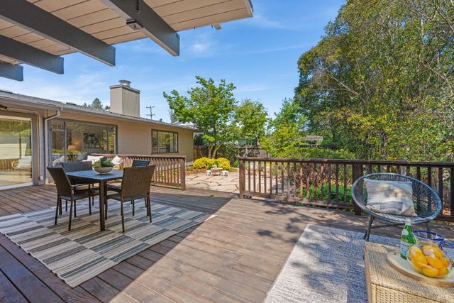 26 College Ct, Larkspur, CA 94939