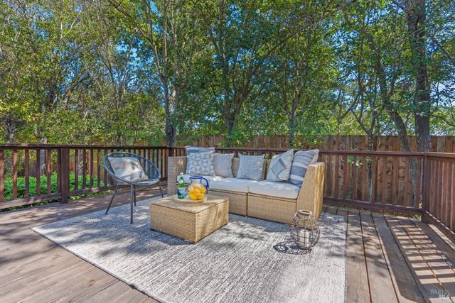 26 College Ct, Larkspur, CA 94939