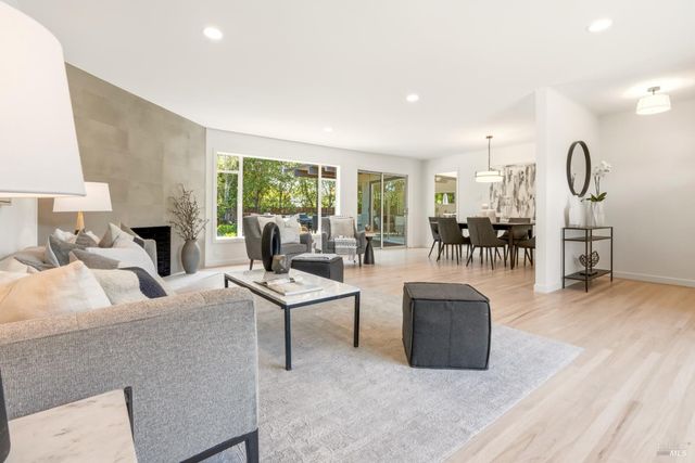 26 College Ct, Larkspur, CA 94939