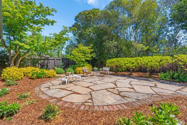 26 College Ct, Larkspur, CA 94939