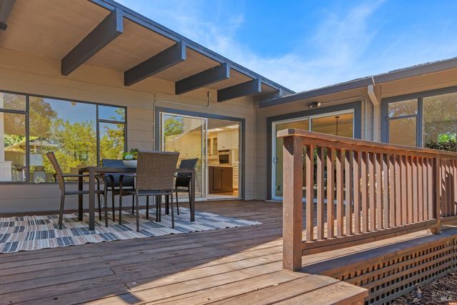 26 College Ct, Larkspur, CA 94939