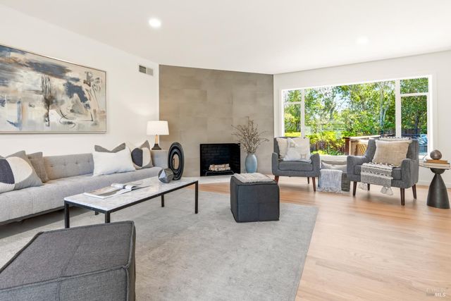 26 College Ct, Larkspur, CA 94939