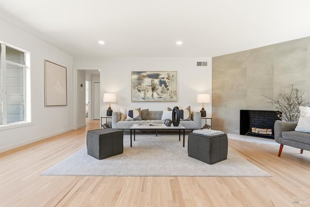 26 College Ct, Larkspur, CA 94939