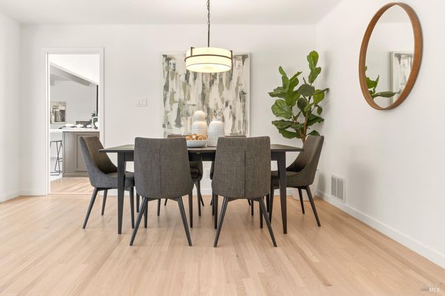 26 College Ct, Larkspur, CA 94939