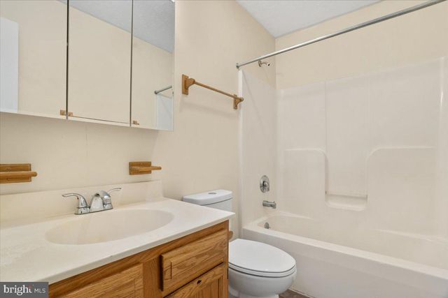 37 DOROTHY CT, Inwood, WV 25428
