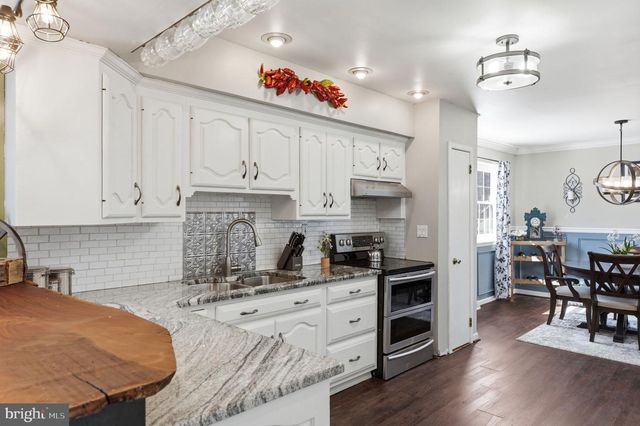 102 GLOUCESTER CT, Downingtown, PA 19335