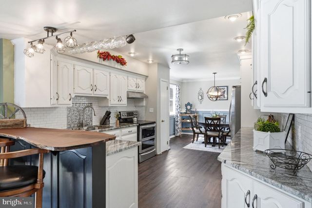 102 GLOUCESTER CT, Downingtown, PA 19335