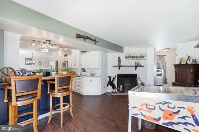 102 GLOUCESTER CT, Downingtown, PA 19335