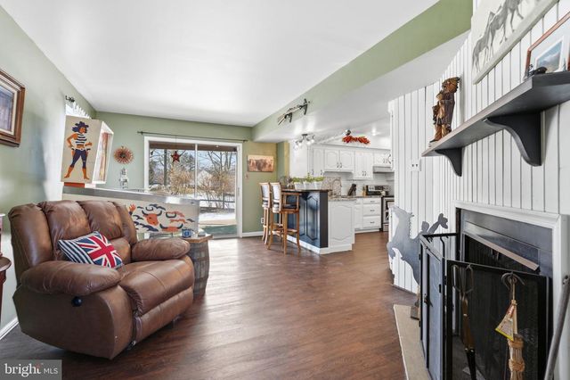 102 GLOUCESTER CT, Downingtown, PA 19335