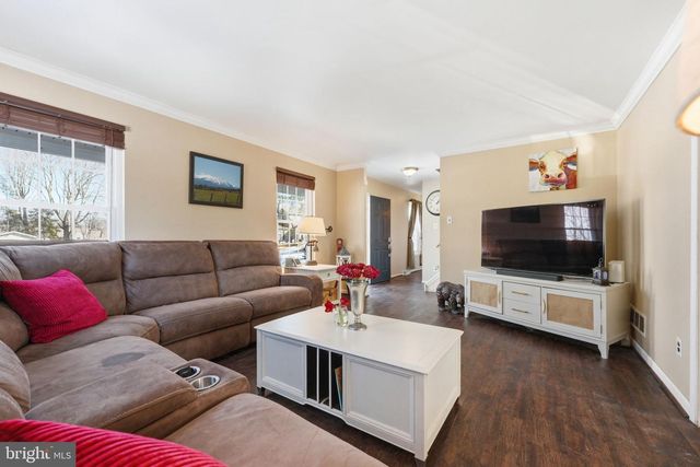 102 GLOUCESTER CT, Downingtown, PA 19335