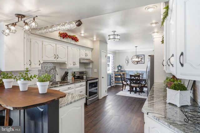 102 GLOUCESTER CT, Downingtown, PA 19335