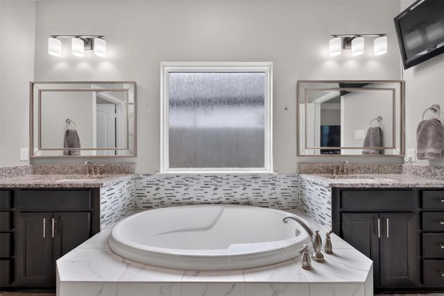 216 Racetrack Lane, Montgomery, TX 77356