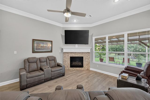 216 Racetrack Lane, Montgomery, TX 77356