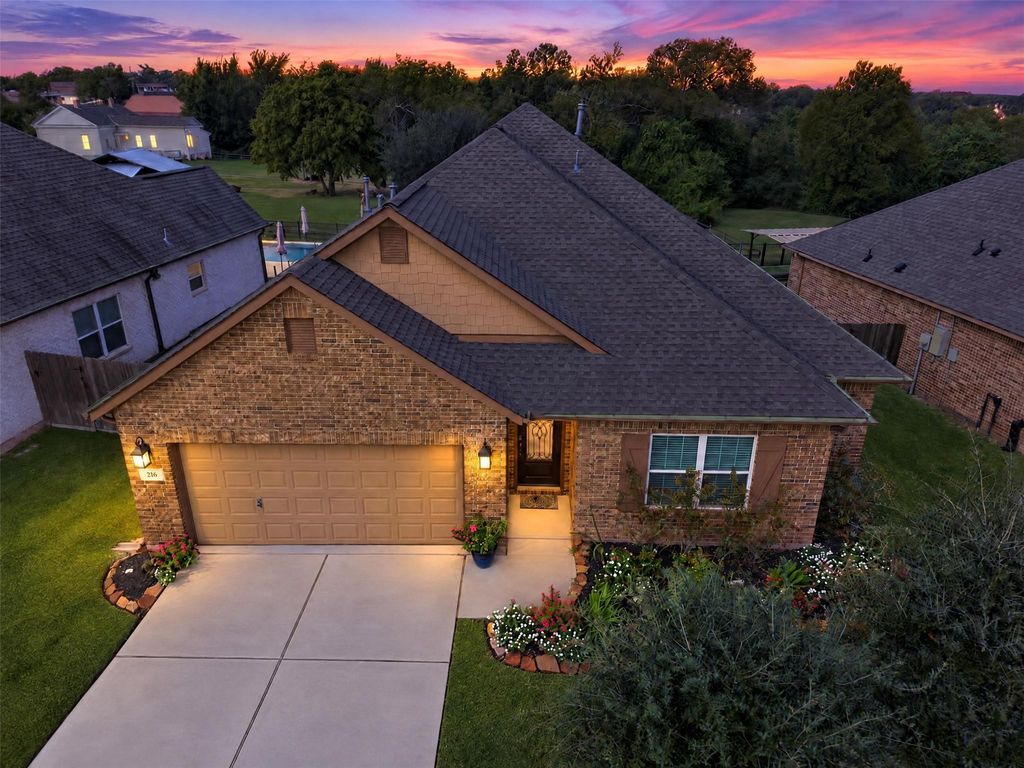 216 Racetrack Lane, Montgomery, TX 77356