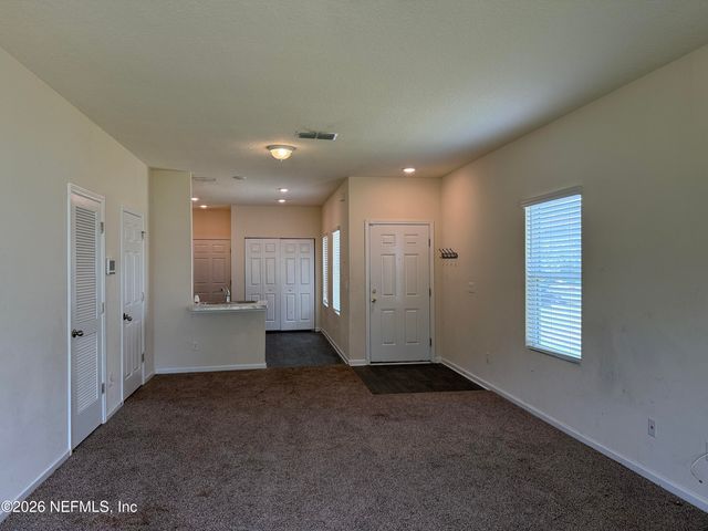 878 CAPITOL Parkway, Jacksonville, FL 32218