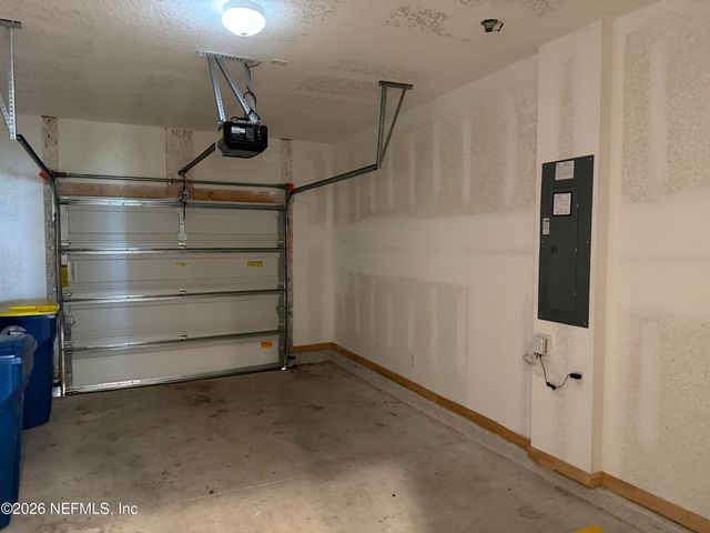 878 CAPITOL Parkway, Jacksonville, FL 32218