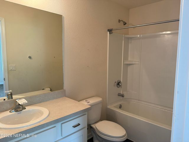 878 CAPITOL Parkway, Jacksonville, FL 32218