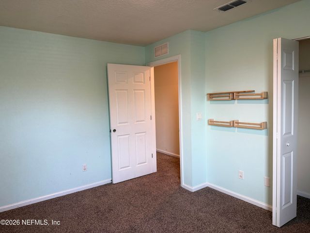 878 CAPITOL Parkway, Jacksonville, FL 32218