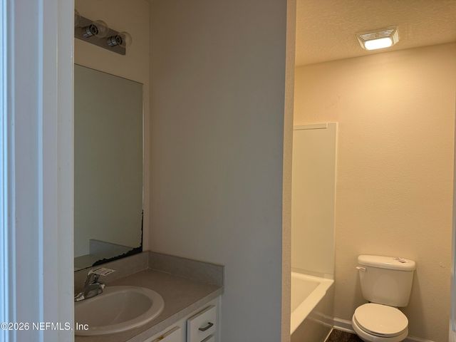 878 CAPITOL Parkway, Jacksonville, FL 32218
