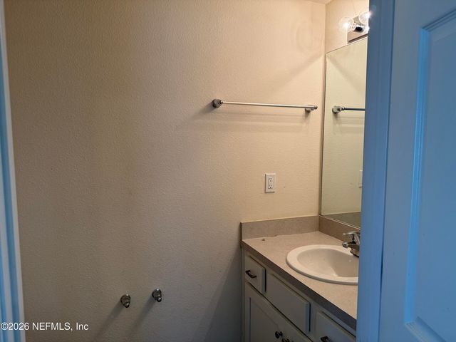 878 CAPITOL Parkway, Jacksonville, FL 32218
