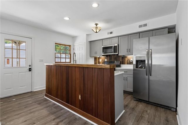 20 Magnolia PL, Hampton, VA 23669
