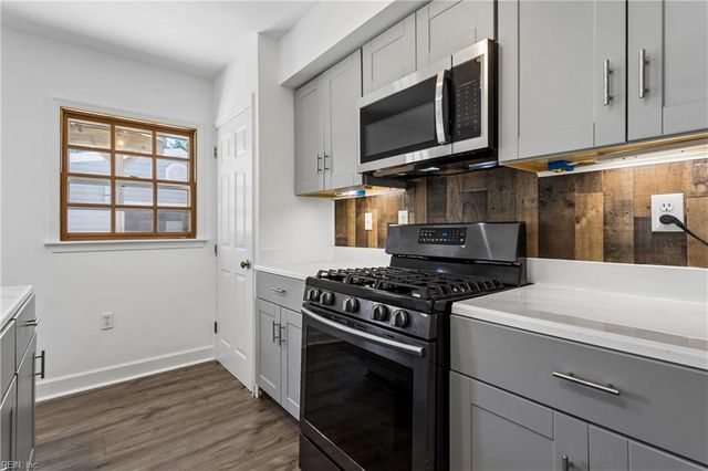 20 Magnolia PL, Hampton, VA 23669