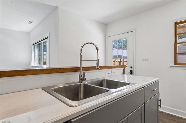 20 Magnolia PL, Hampton, VA 23669