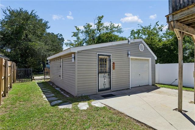 20 Magnolia PL, Hampton, VA 23669
