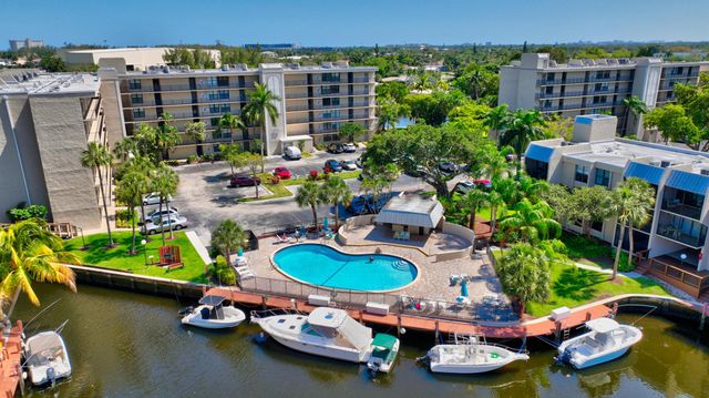 3 Royal Palm Way #102, Boca Raton, FL 33432