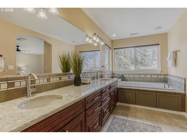 13543 Sw LAUREN Ln, Tigard, OR 97223