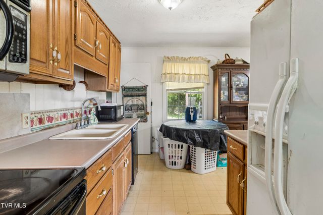 234 Eastwood Drive, Bluff City, TN 37618