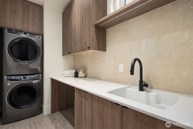 10232 NE 65th Street, Kirkland, WA 98033