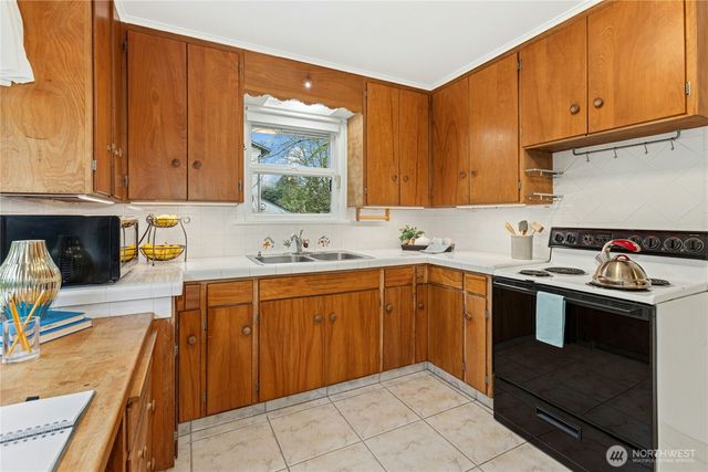 6526 NE 198th Street, Kenmore, WA 98028