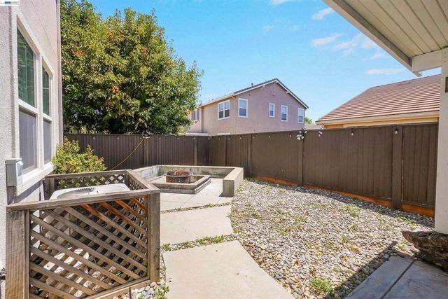 321 Myrtle Ln, Oakley, CA 94561