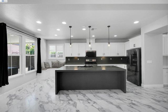 321 Myrtle Ln, Oakley, CA 94561