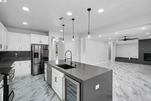 321 Myrtle Ln, Oakley, CA 94561