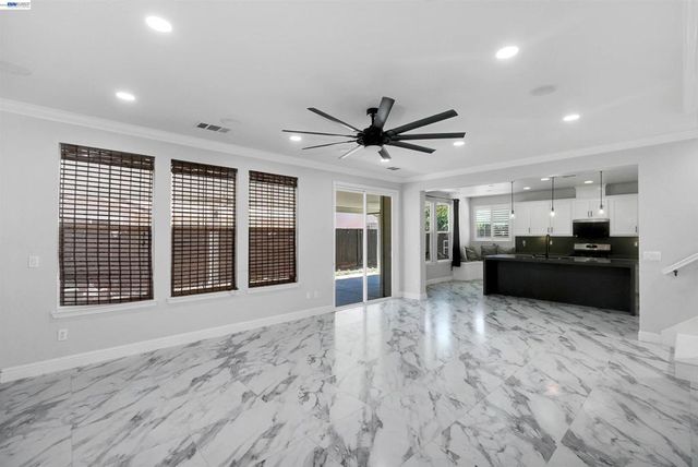 321 Myrtle Ln, Oakley, CA 94561