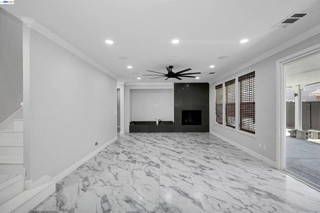 321 Myrtle Ln, Oakley, CA 94561